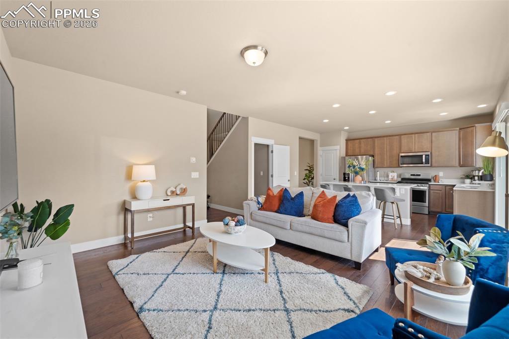 Image 18 of 43: Living Room