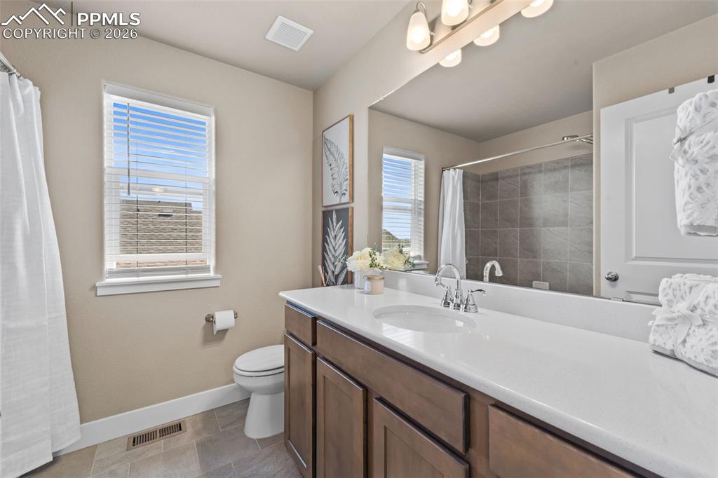 Image 30 of 43: Bathroom