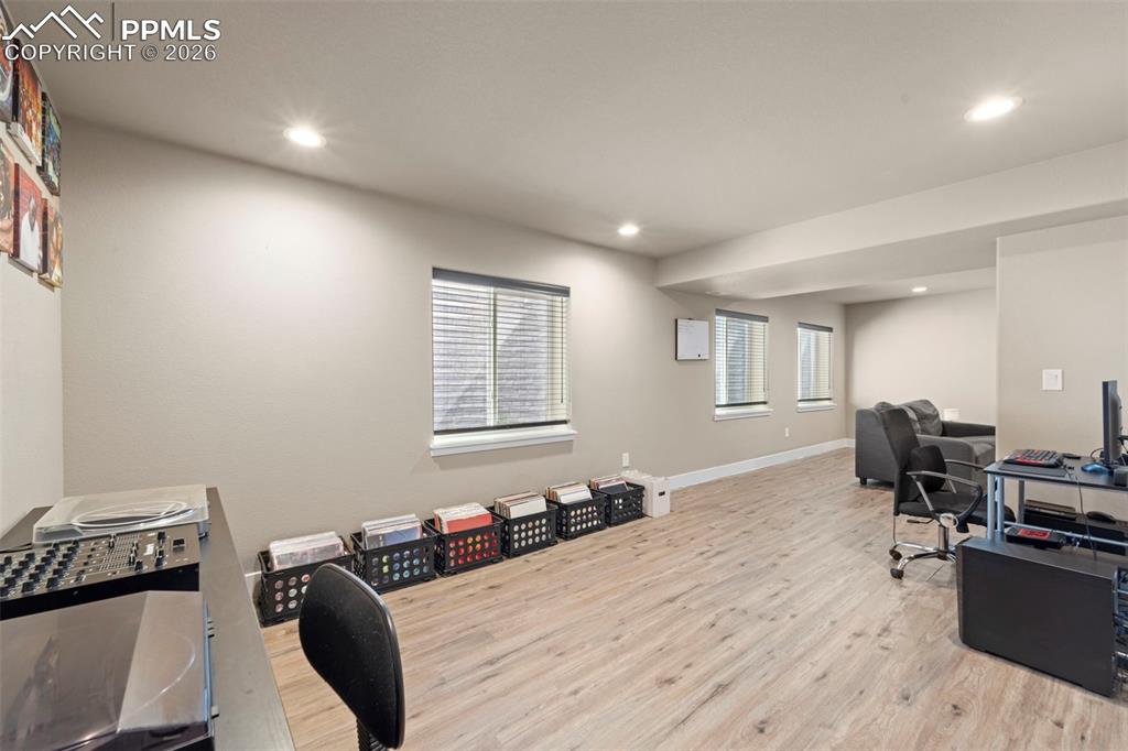 Image 32 of 43: Family Room