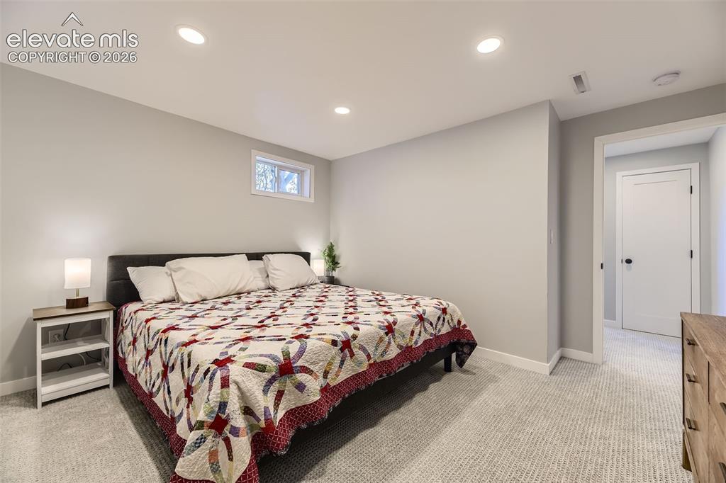 Image 18 of 31: Bedroom