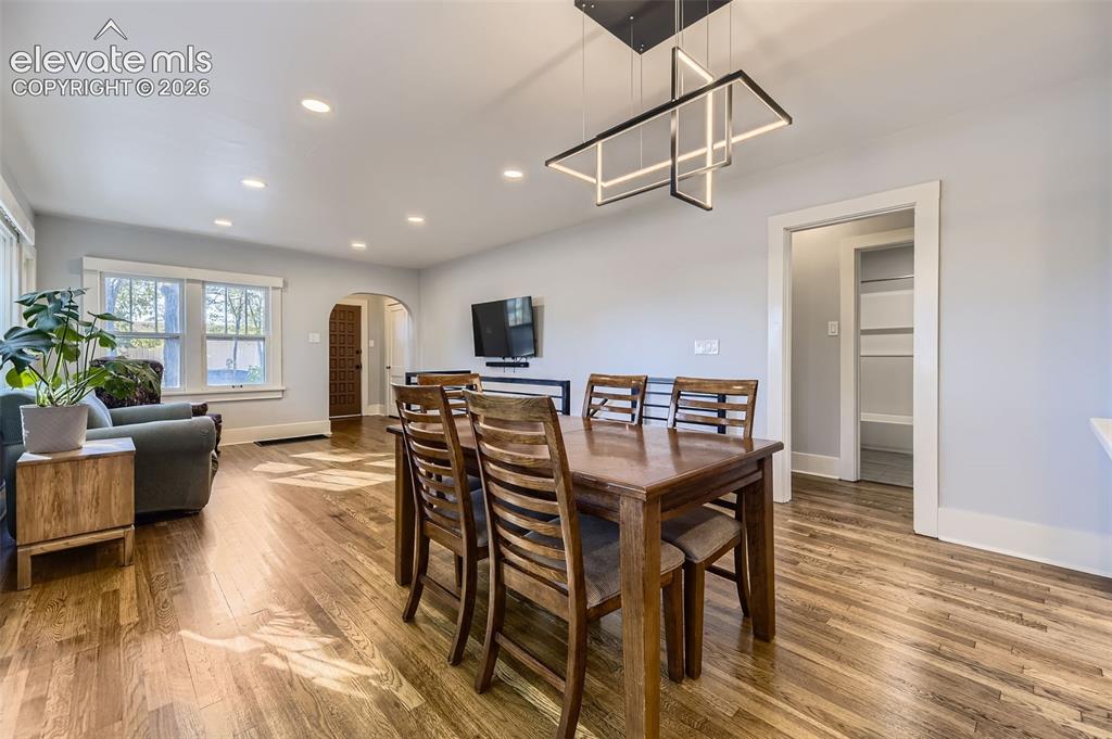 Image 7 of 31: Dining Area