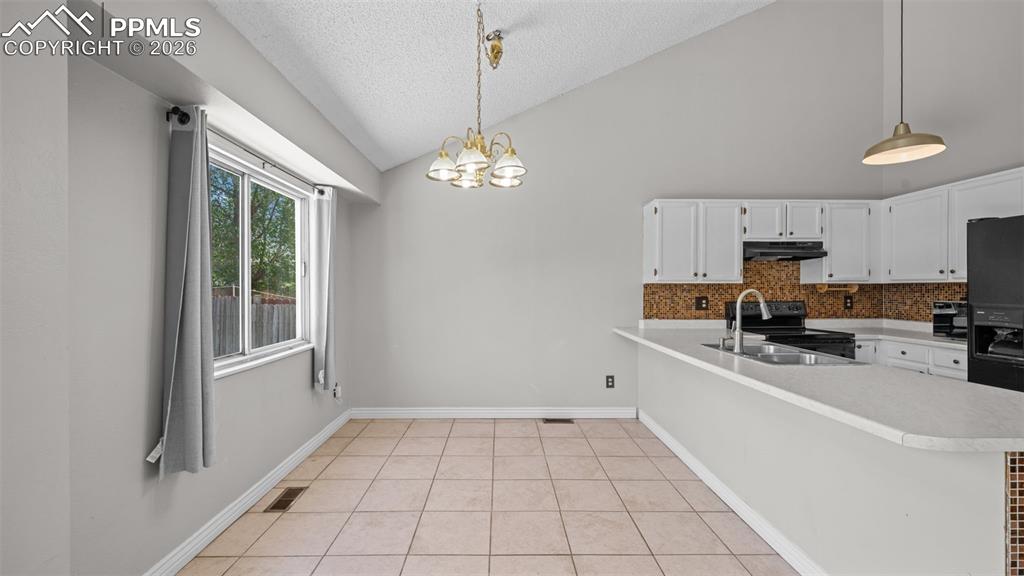 Image 11 of 35: Dining Area