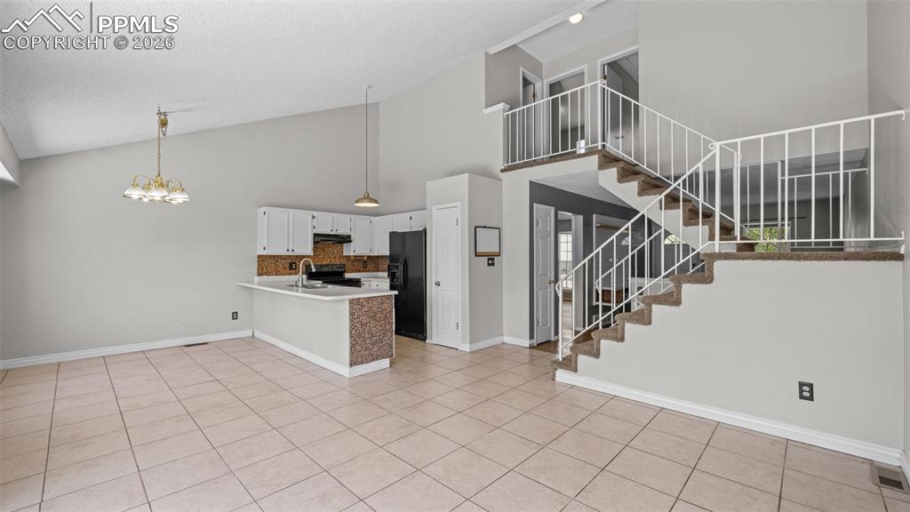 Image 13 of 35: Kitchen