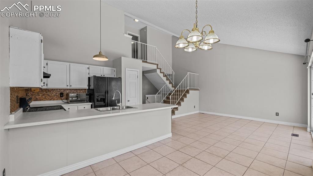 Image 14 of 35: Kitchen