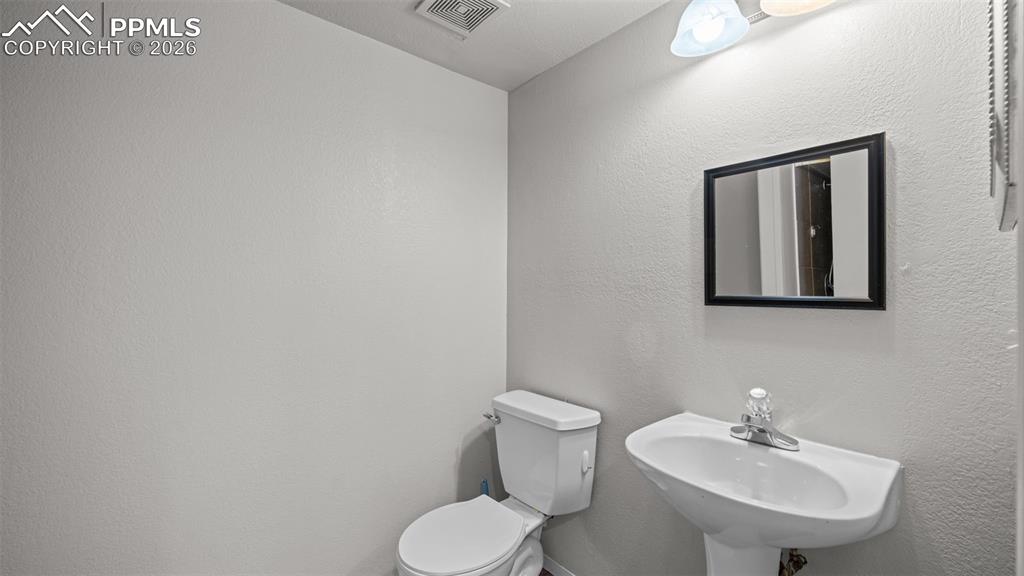 Image 22 of 35: Bathroom