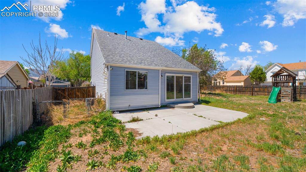 Image 27 of 35: Back of Structure