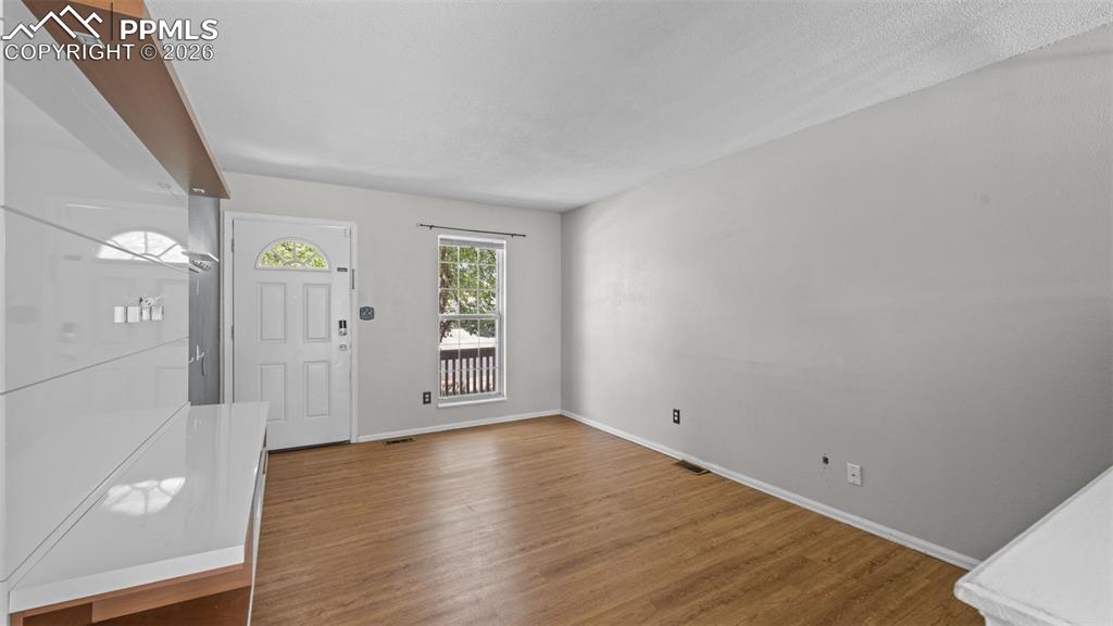 Image 7 of 35: Entry