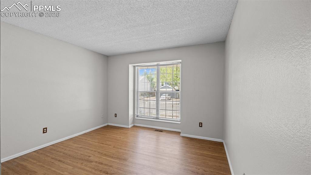 Image 8 of 35: Bedroom