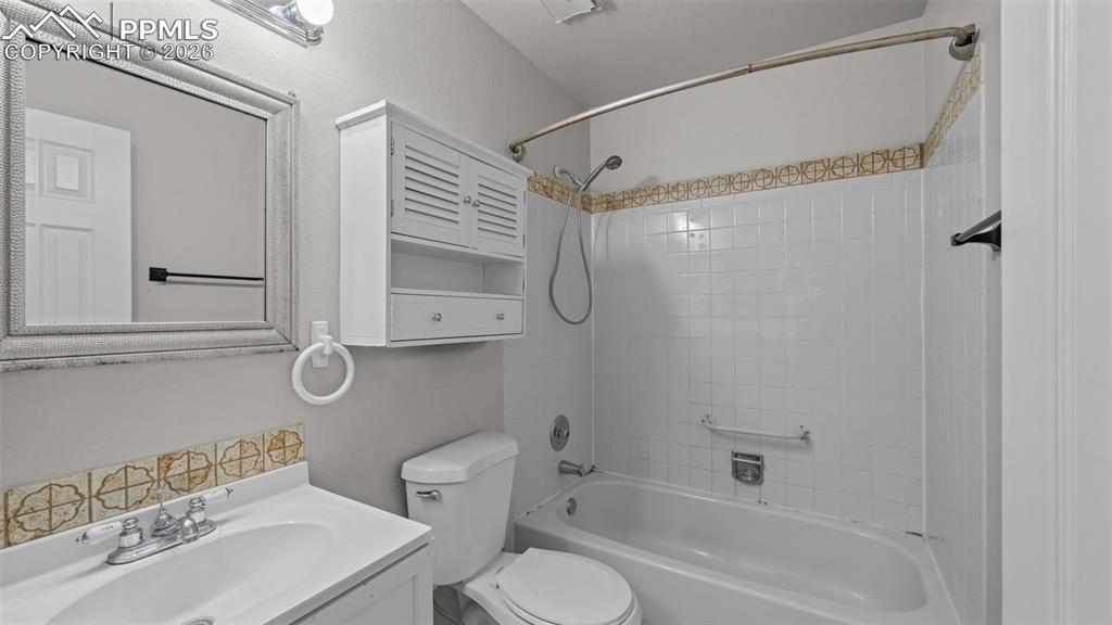 Image 9 of 35: Bathroom