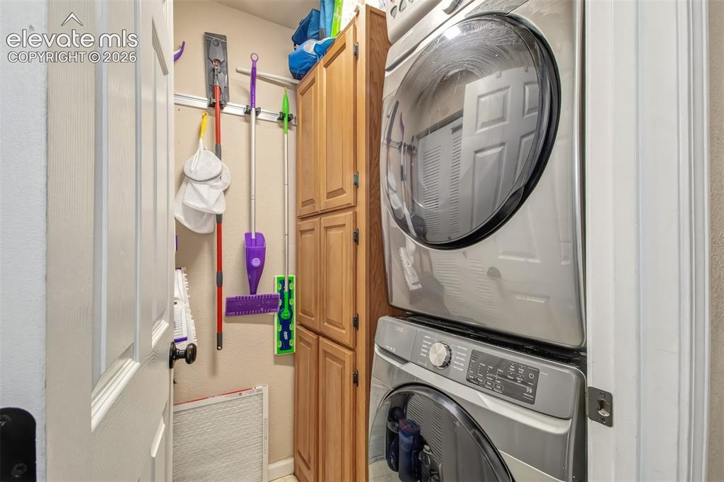 Image 21 of 43: Main level laundry!