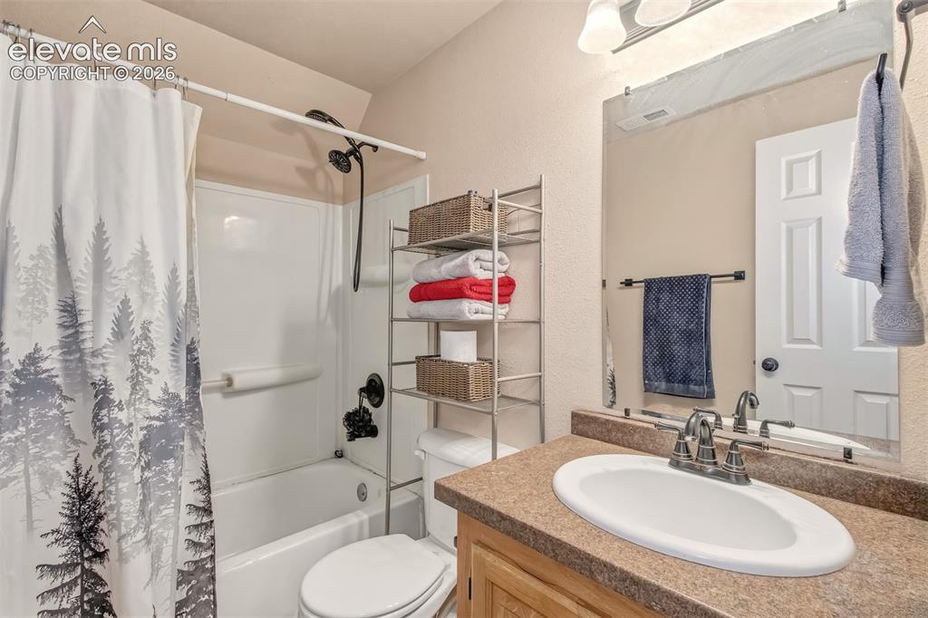 Image 26 of 43: Upper level full bathroom.