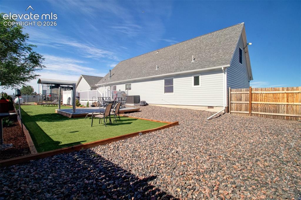 Image 31 of 43: Open backyard