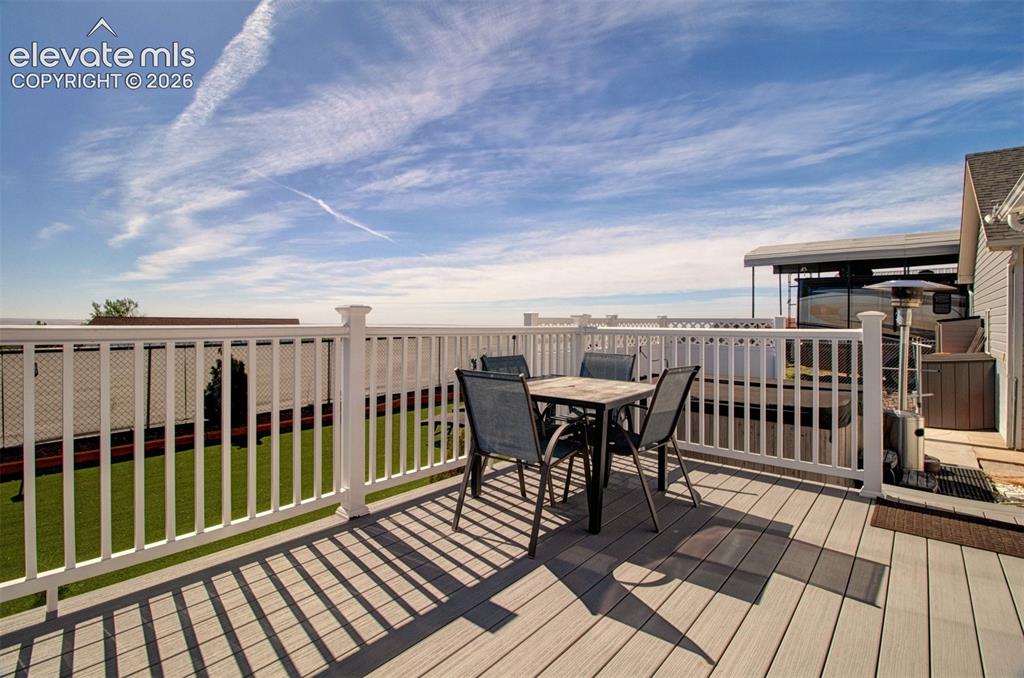 Image 34 of 43: Deck