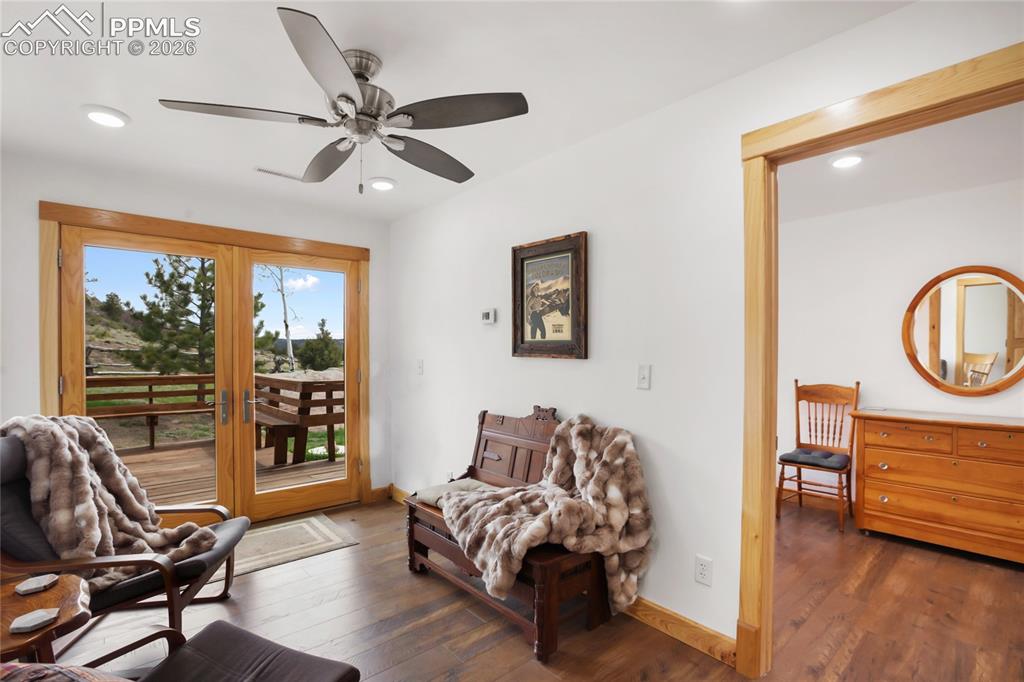 Image 11 of 33: Who knew the entry way could be so inviting?