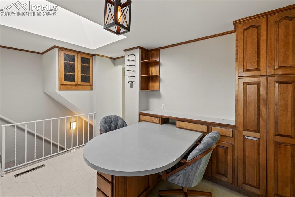 Image 12 of 40: Kitchen