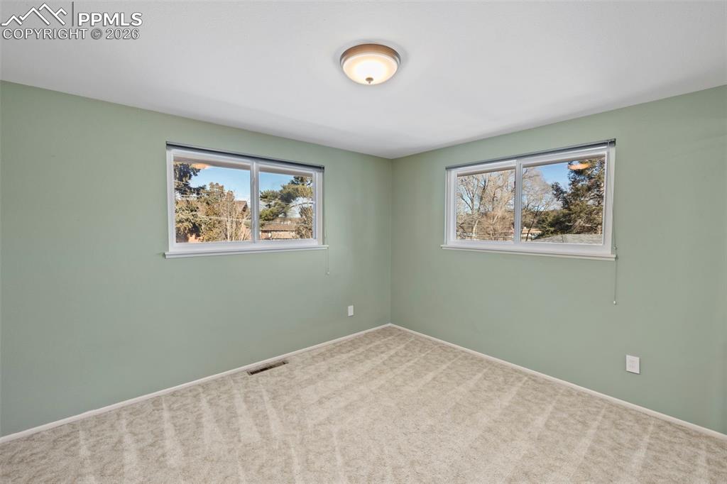 Image 19 of 40: Bedroom