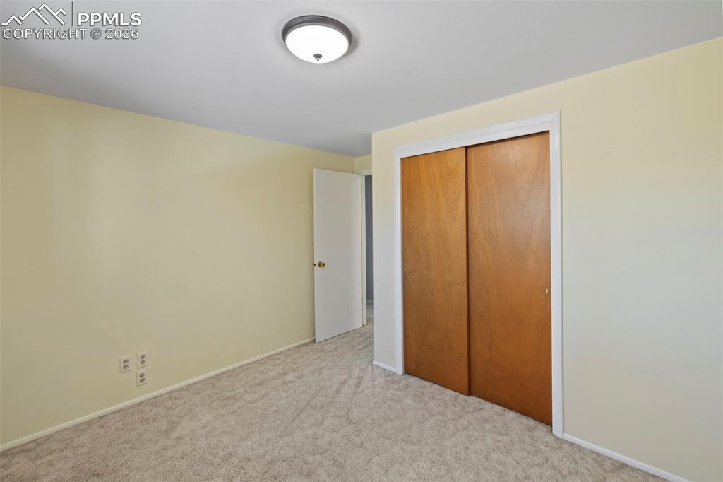 Image 24 of 40: Bedroom