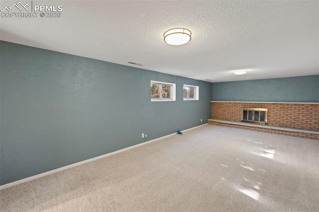 Image 26 of 40: Family Room