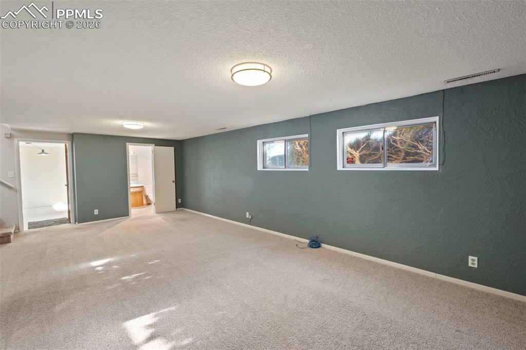 Image 27 of 40: Family Room