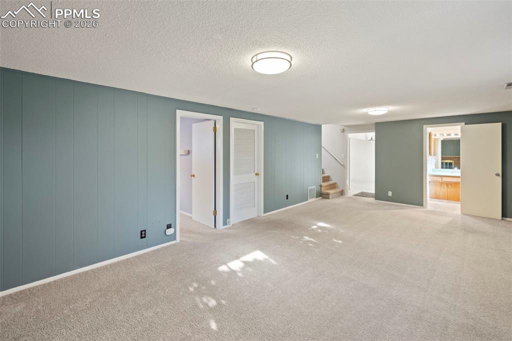 Image 28 of 40: Family Room