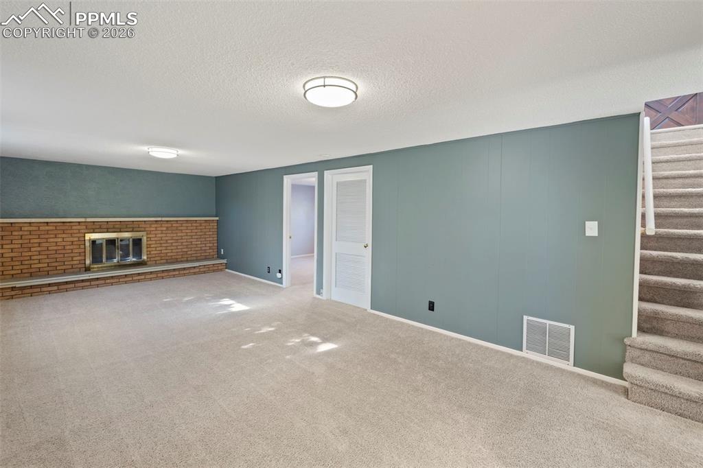 Image 29 of 40: Family Room