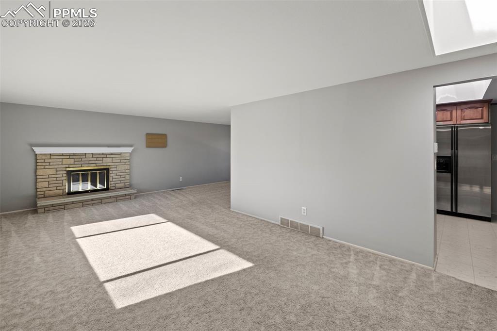 Image 3 of 40: Living Room