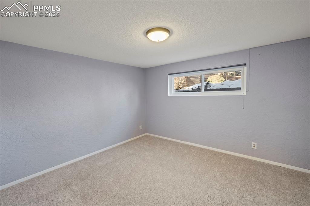 Image 30 of 40: Bedroom