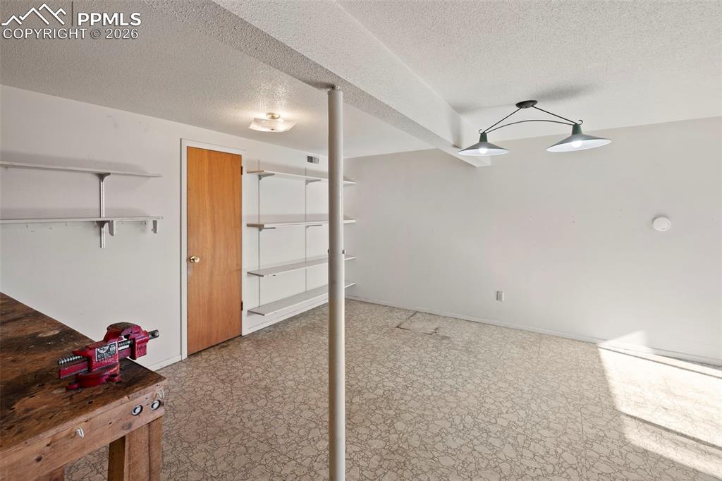 Image 34 of 40: Bedroom