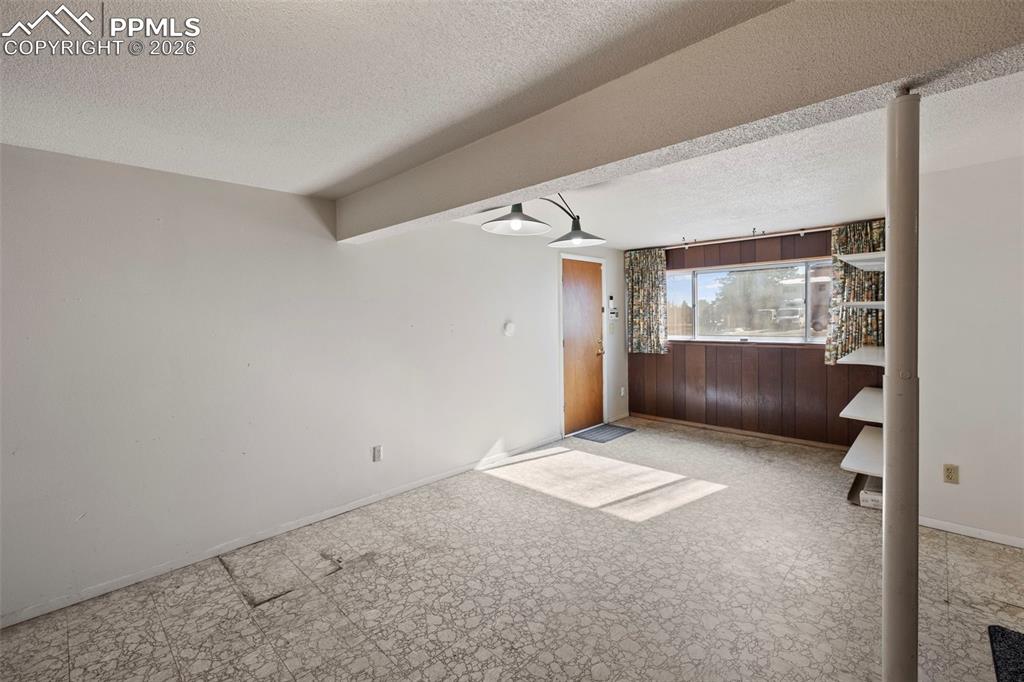 Image 35 of 40: Bedroom