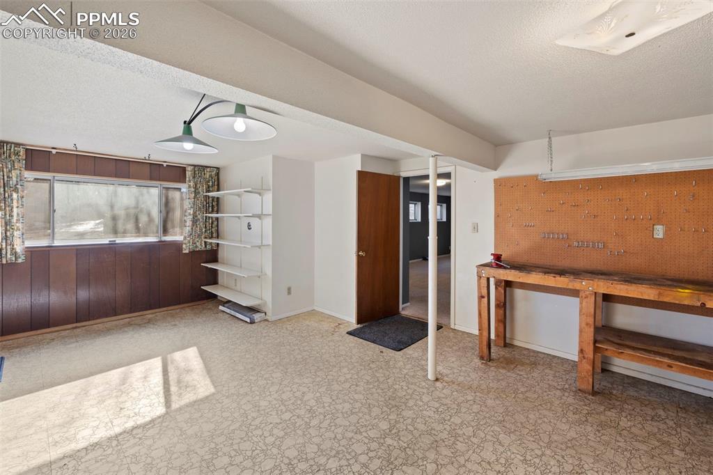 Image 36 of 40: Bedroom