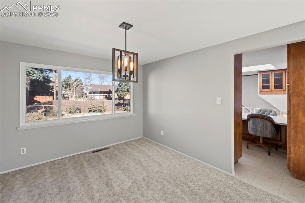 Image 7 of 40: Dining Area