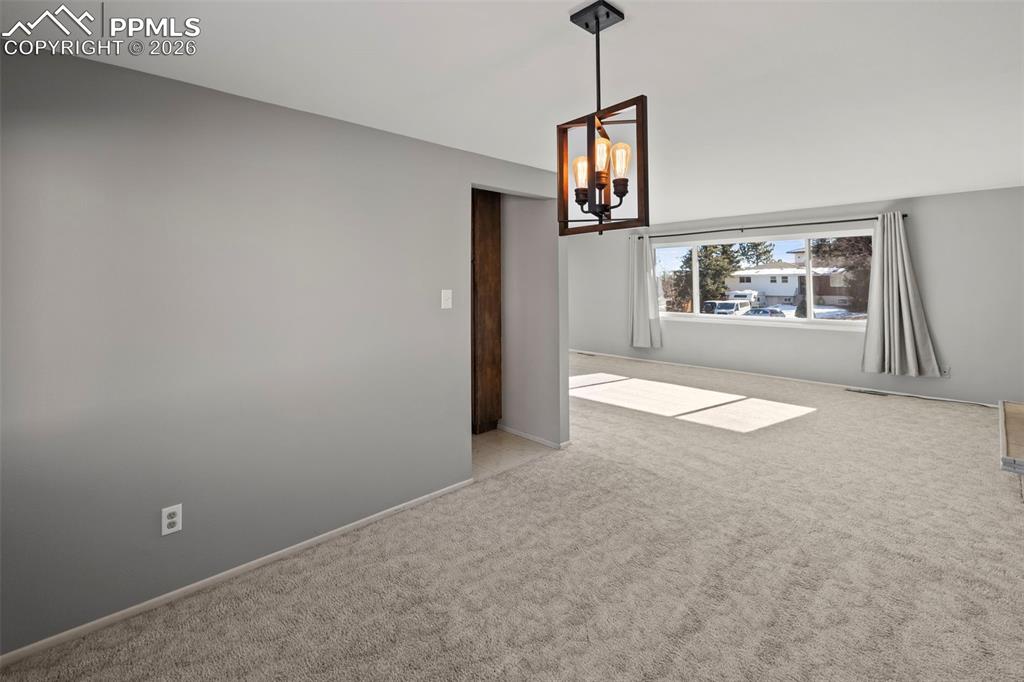 Image 9 of 40: Dining Area