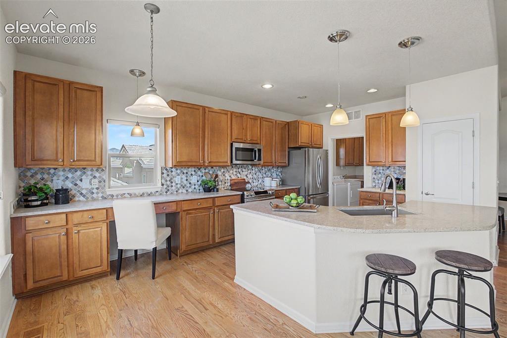 Image 10 of 41: Kitchen