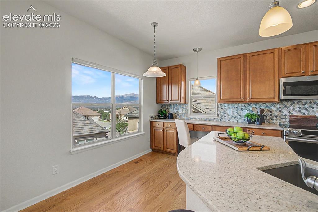 Image 11 of 41: Kitchen