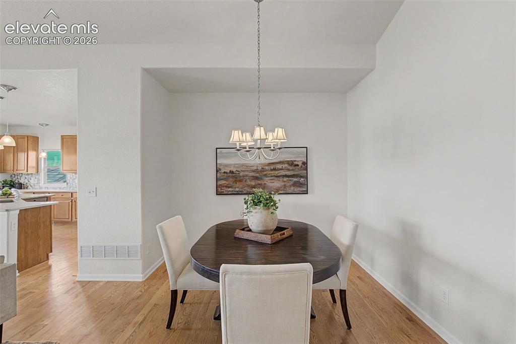 Image 14 of 41: Dining Area