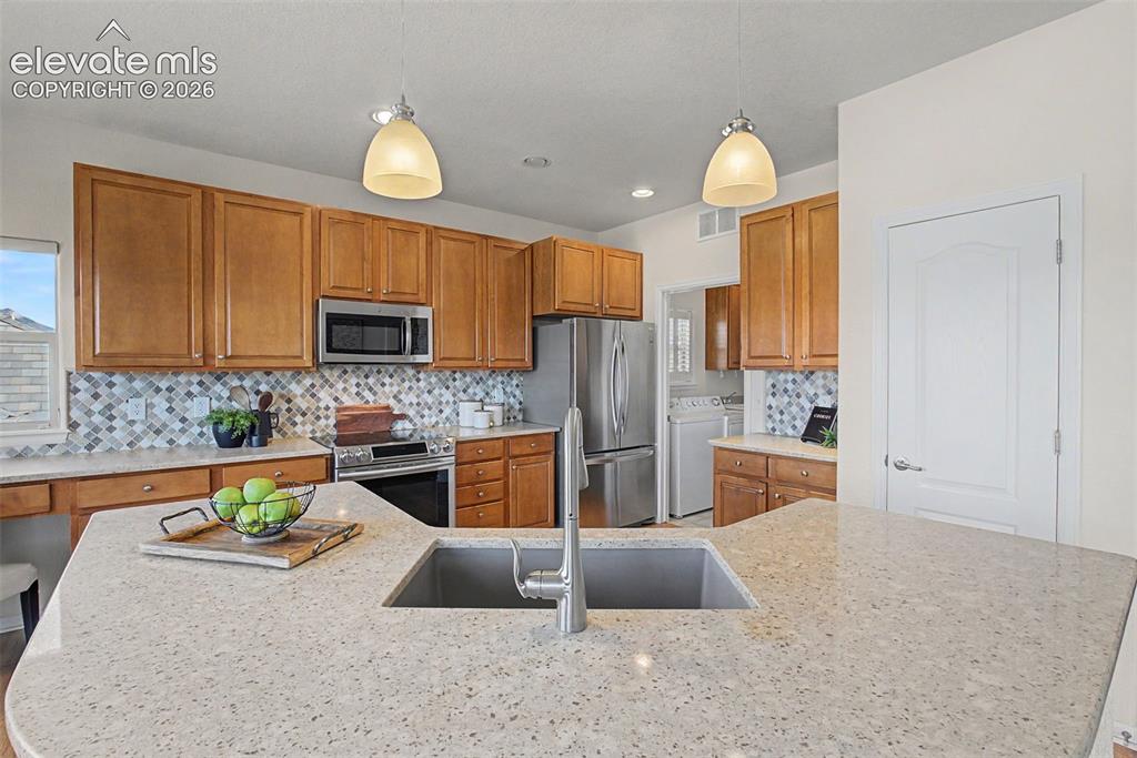 Image 7 of 41: Kitchen