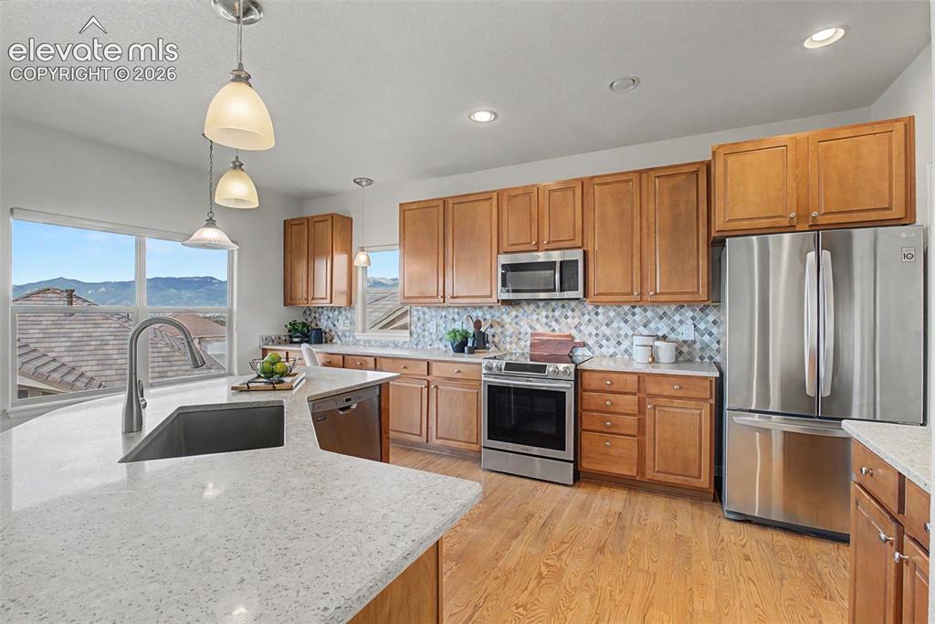 Image 8 of 41: Kitchen