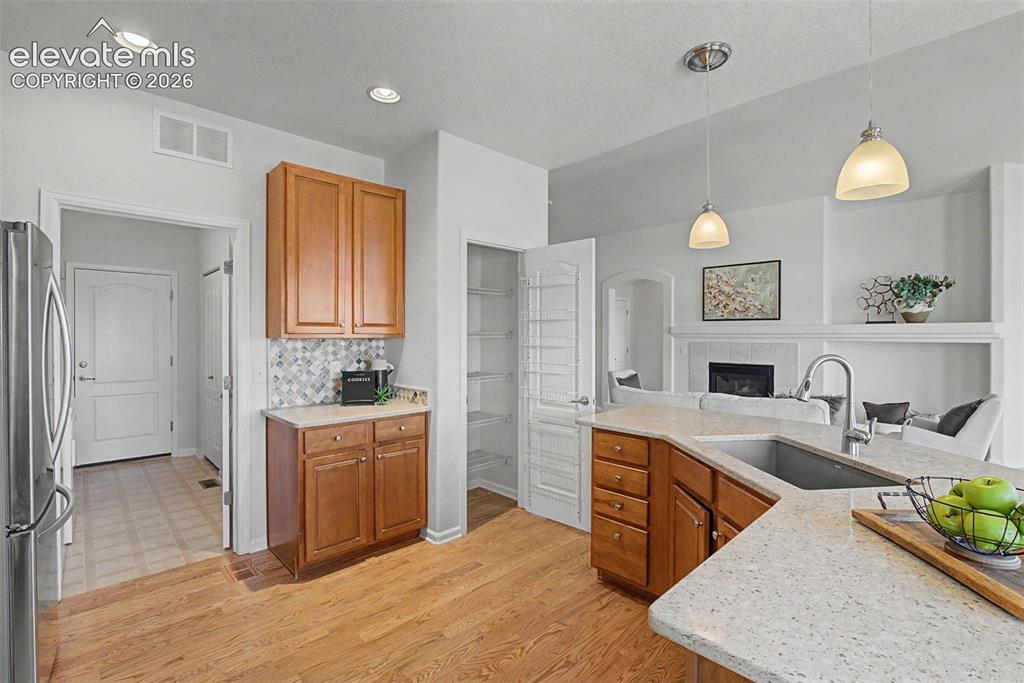 Image 9 of 41: Kitchen