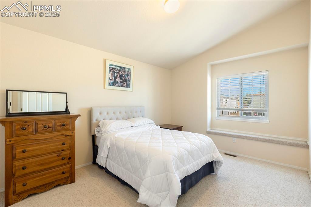 Image 18 of 35: Bedroom