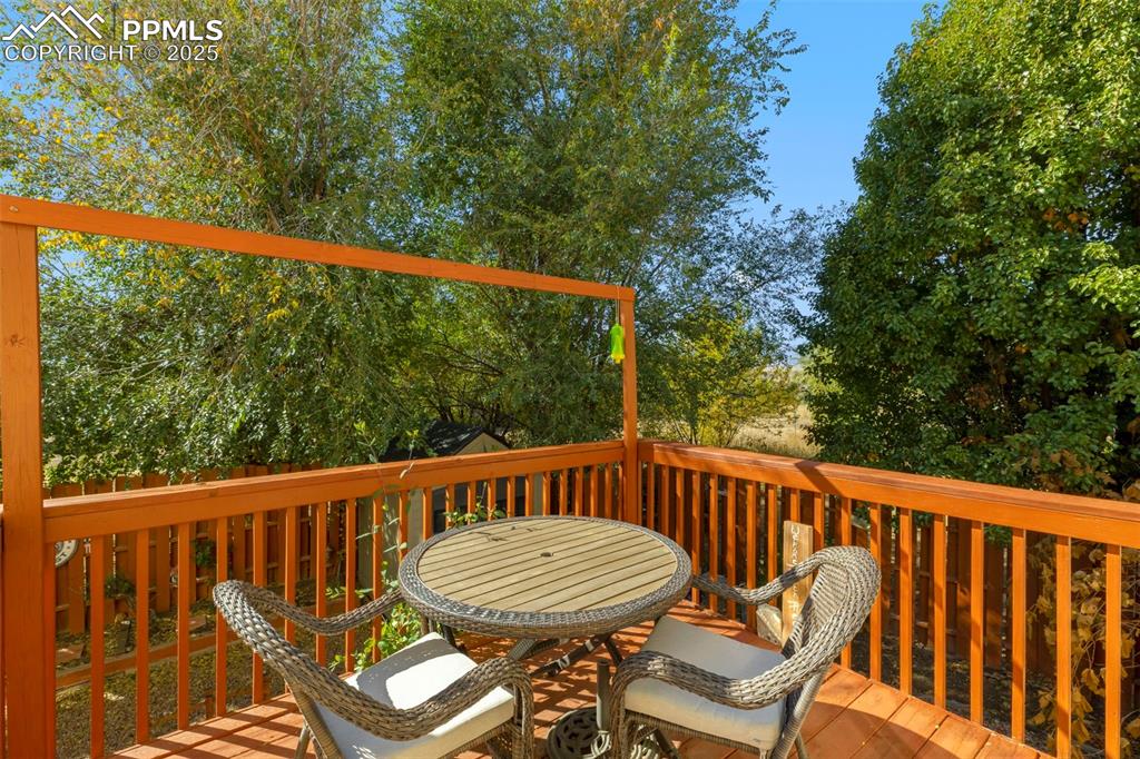 Image 25 of 35: Deck