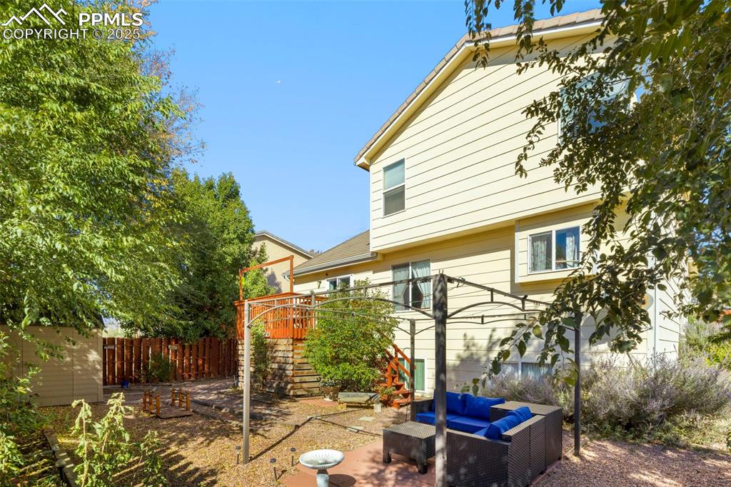 Image 27 of 35: Yard