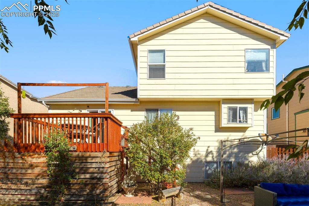 Image 28 of 35: Back of Structure