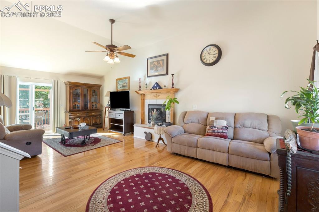 Image 5 of 35: Living Room