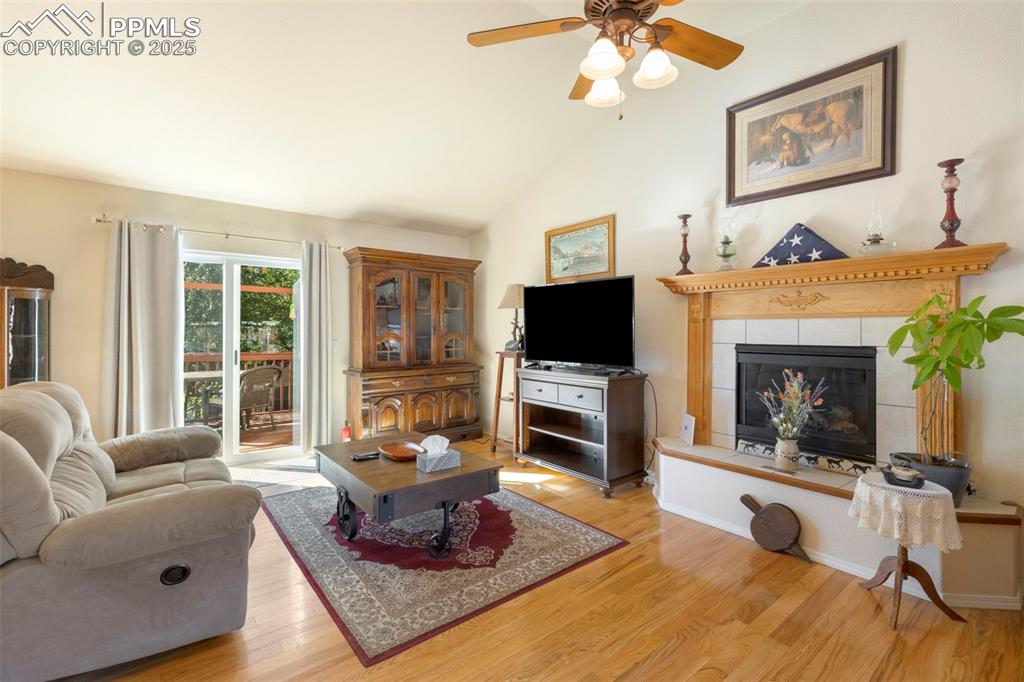 Image 6 of 35: Living Room