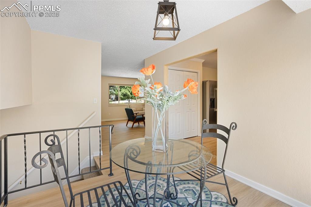 Image 12 of 32: Dining Area