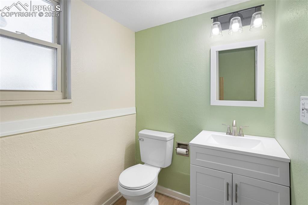 Image 15 of 32: Bathroom