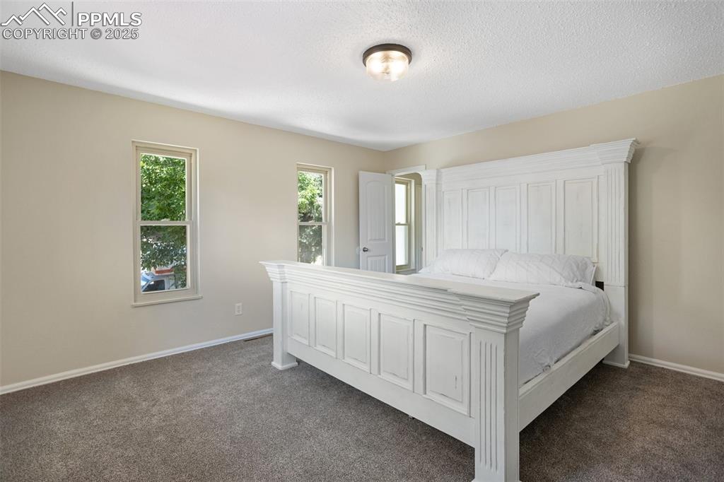 Image 16 of 32: Bedroom