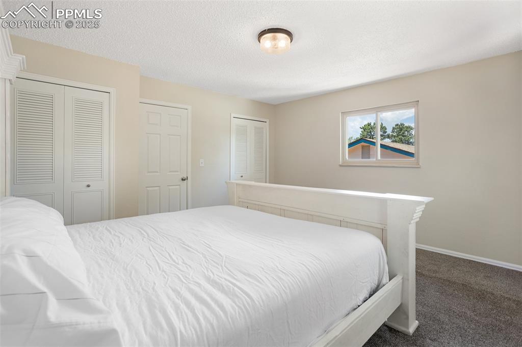 Image 17 of 32: Bedroom