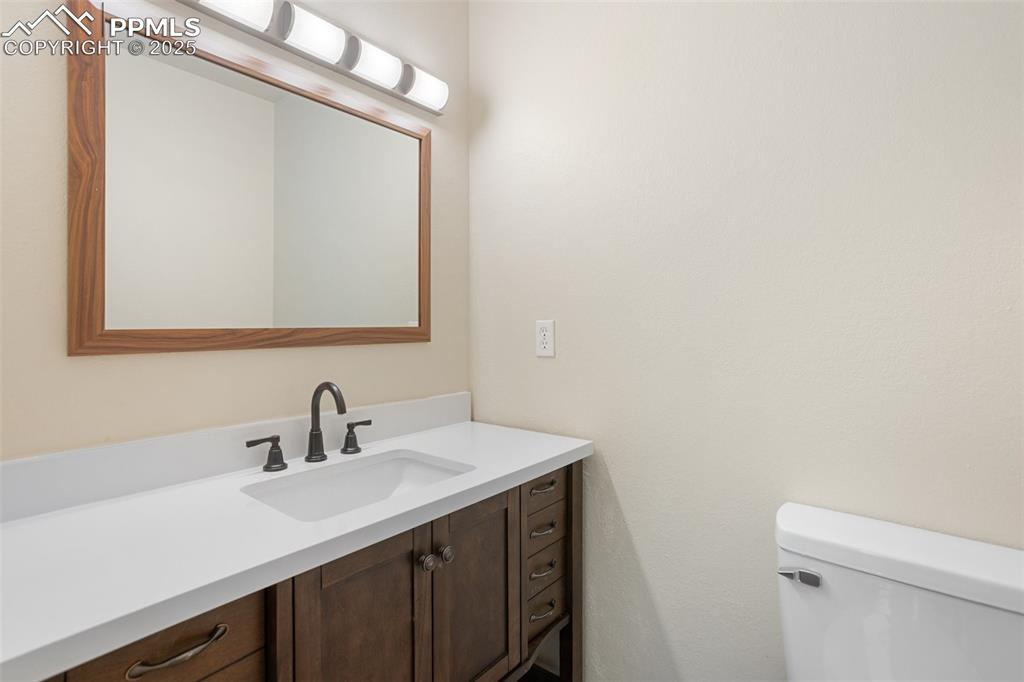 Image 18 of 32: Bathroom