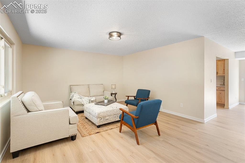 Image 5 of 32: Living Room